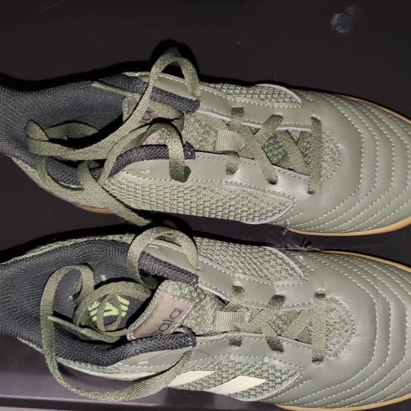 Adidas soccer shoes - Picture 2 of 3
